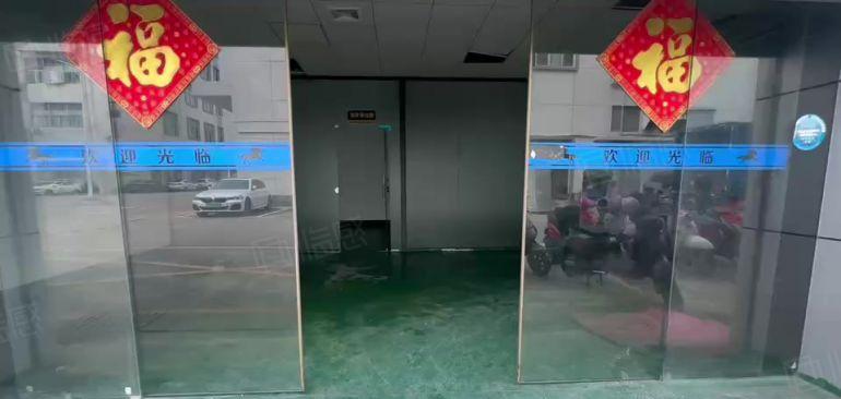 光明原房东一楼实际面积1500平，23元，200起分租