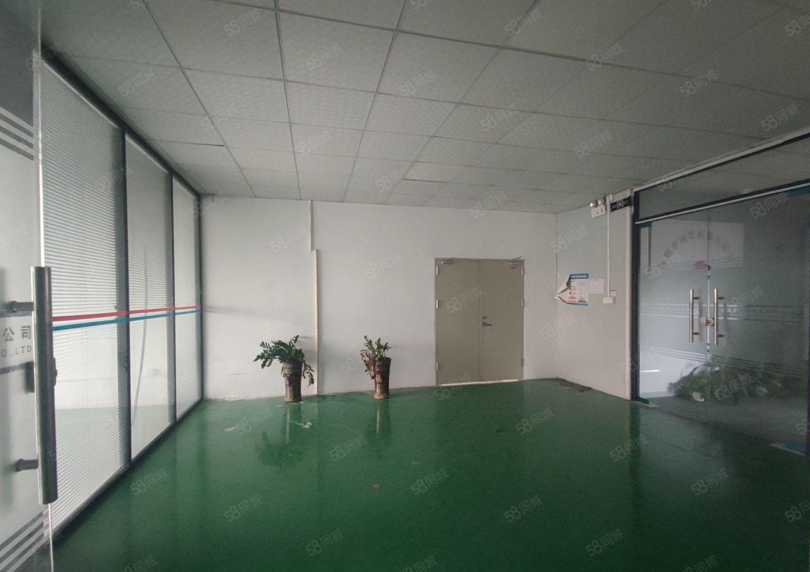 光明甲子塘新出 原房东楼上 精装修厂房700平，水电齐全！