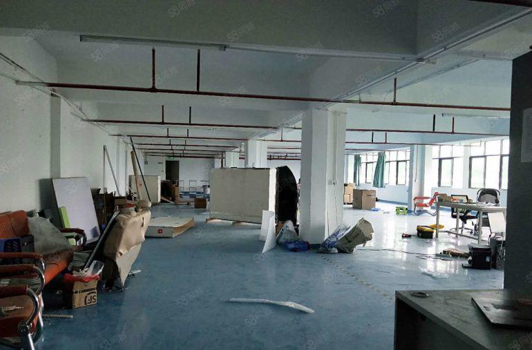 公明楼村重工业厂房出租（750平精装，现成吊机口，3吨货梯）