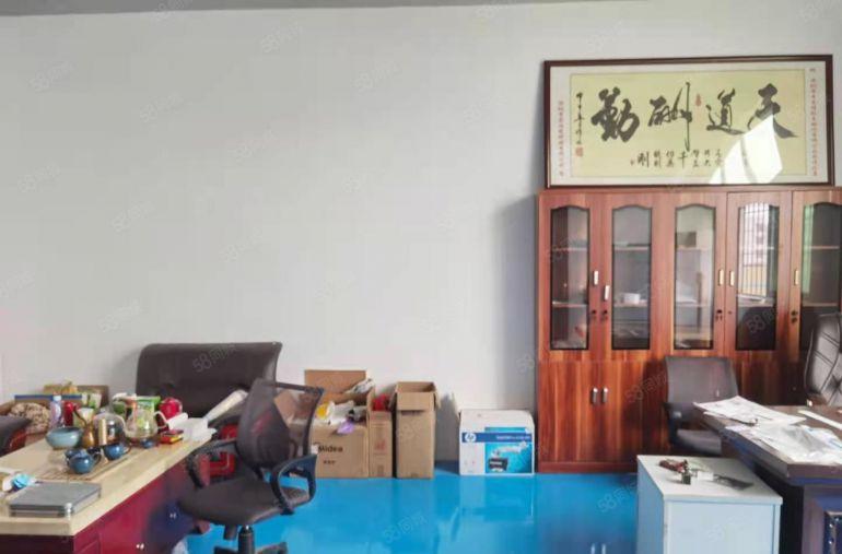 公明楼村重工业厂房出租（750平精装，现成吊机口，3吨货梯）