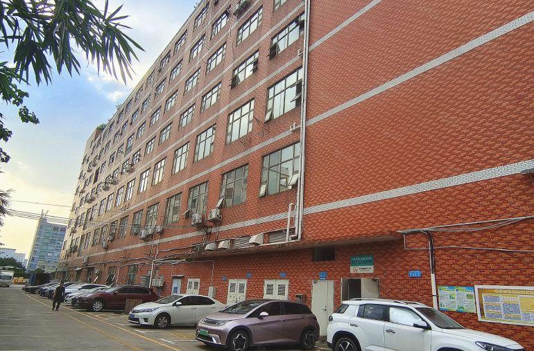 公明楼村实际面积出租306平标准厂房，地铁口高速口低价精装修