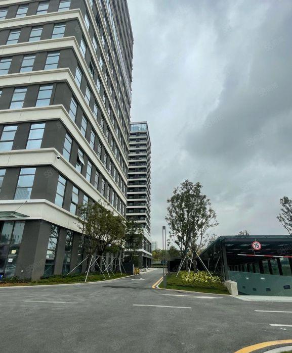 公明地铁口红本厂房单层1800平楼上承重1吨大货梯报价25块