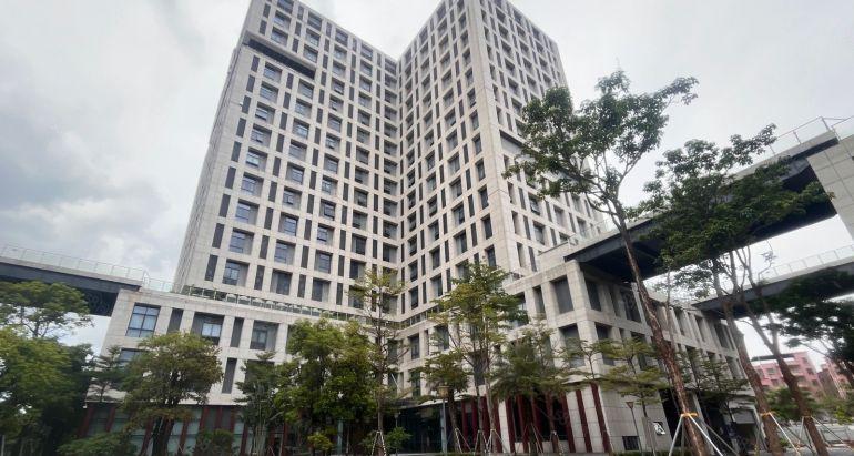 光明地铁口附近整层带家私红本厂房低价出租 园区仓库低价出租转