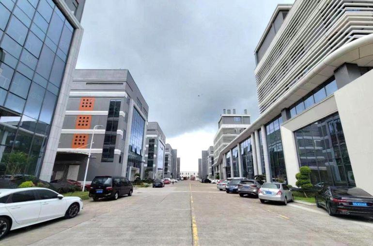 光明厂房出租面积13000平，起租1000平