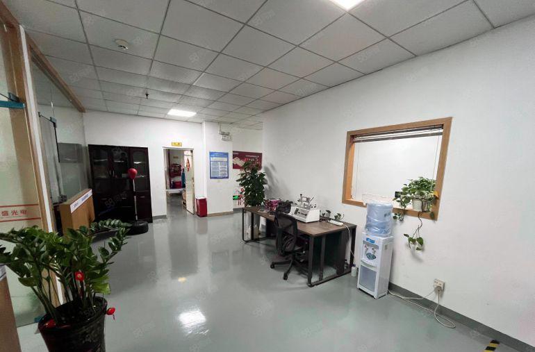 光明楼村地铁口500米楼上500平厂房出租带豪华装修