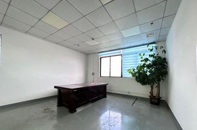 公明上村精装厂房1300平，带客货梯，水电齐全，拎包入驻