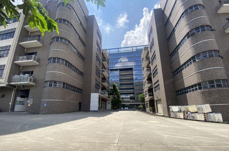 光明凤凰城地铁口原房东6000平精装修厂房出租办公一百平分租