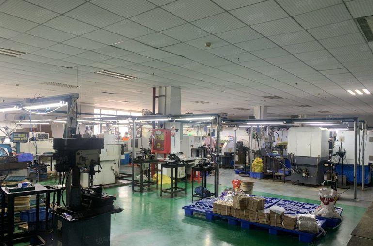 光明主干道旁大型园区2600平厂房出租，可办环评，形象好