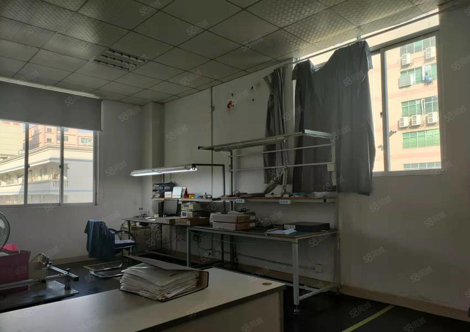 深圳市光明公明白花洞楼上1735平工业厂房出租。