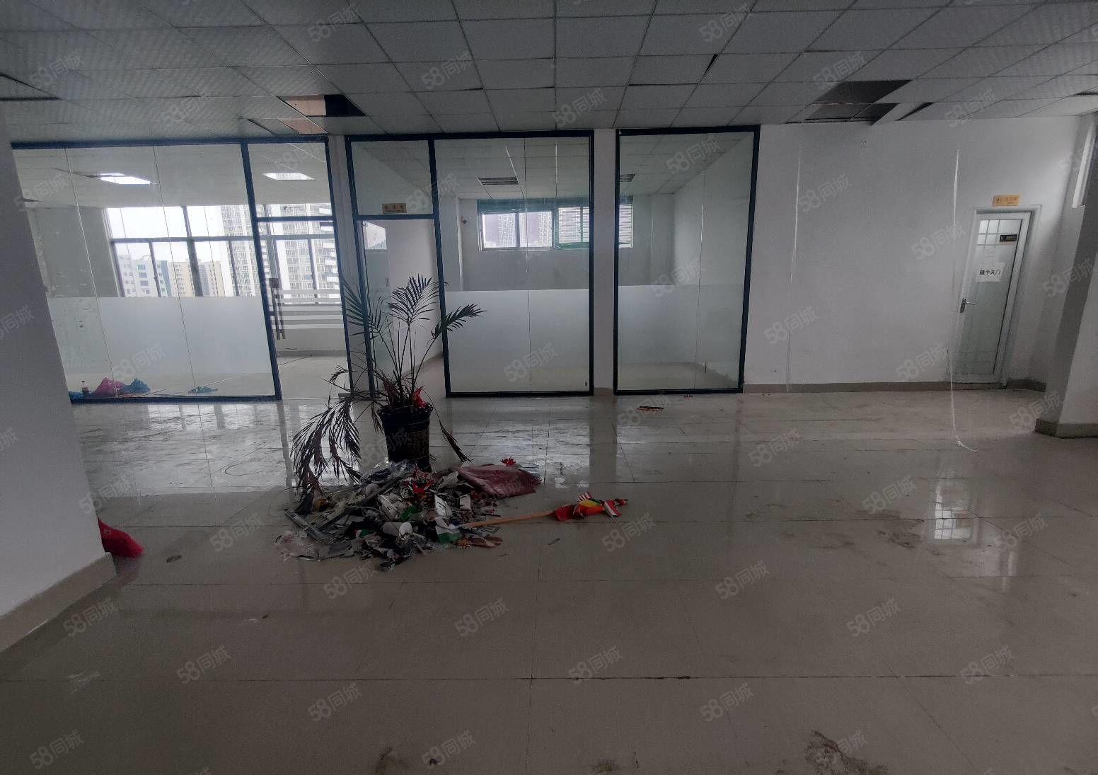 光明东坑新空出楼上精装修厂房出租1200平，现成水电，格局好