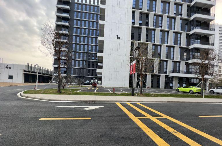 光明全新高新产业园厂房一楼滴水7米980平分租补贴40元