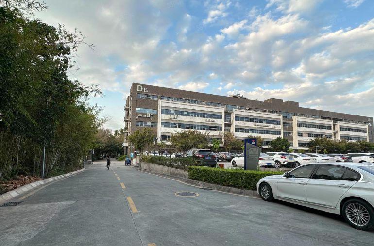 楼村工业区300平起租2250平整层可分租，带装修，办公生产