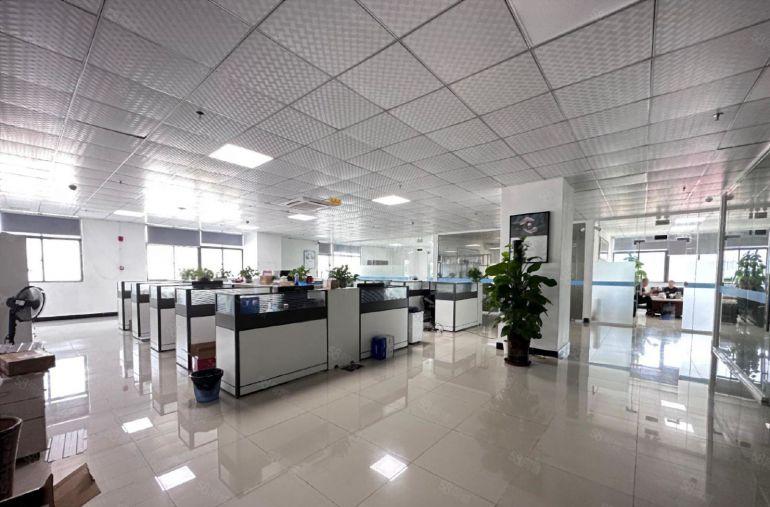 光明将石大型园区1400平精装厂房，无转让费，近龙大高速口