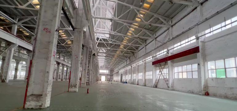 滴水13米光明钢构厂房12000平方出租大小可分租现成行车