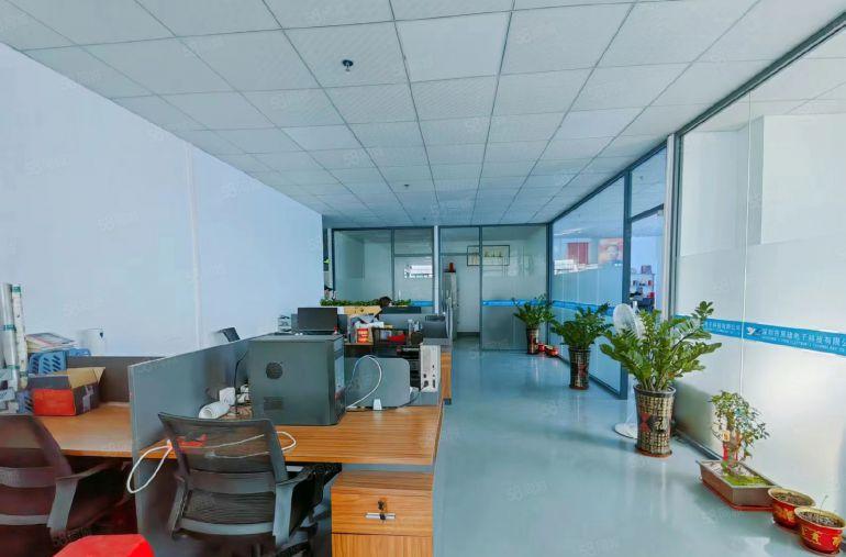 公明原房东厂房出租850平带大气前台精装办公室，3吨大货梯