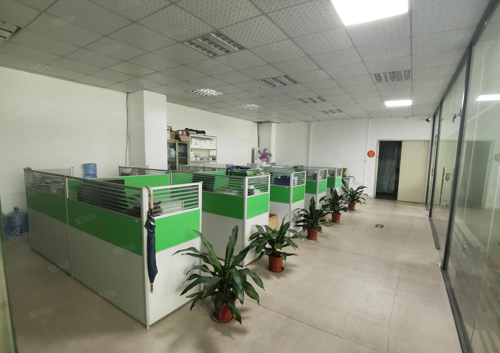 光明区原房东红本厂房1800平方，空地超大，地铁站旁，精装修