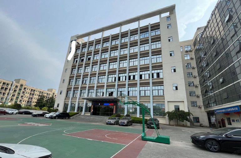 光明凤凰城地铁站附近三楼整层1400平两部客梯一部两吨货梯