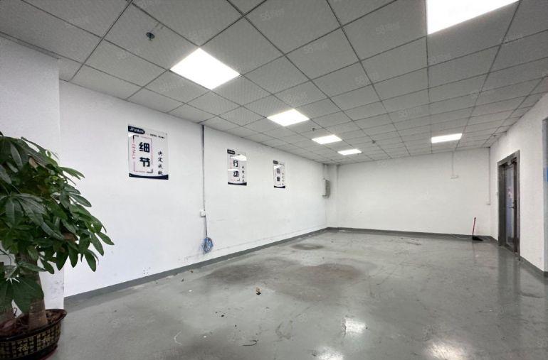 公明上村精装厂房1300平，带客货梯，水电齐全，拎包入驻