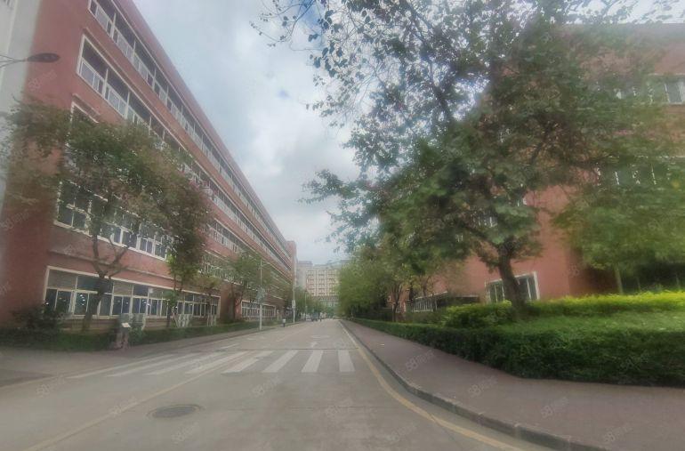 光明红本厂房出租精装修10000平，光明广场旁边，没有转让费