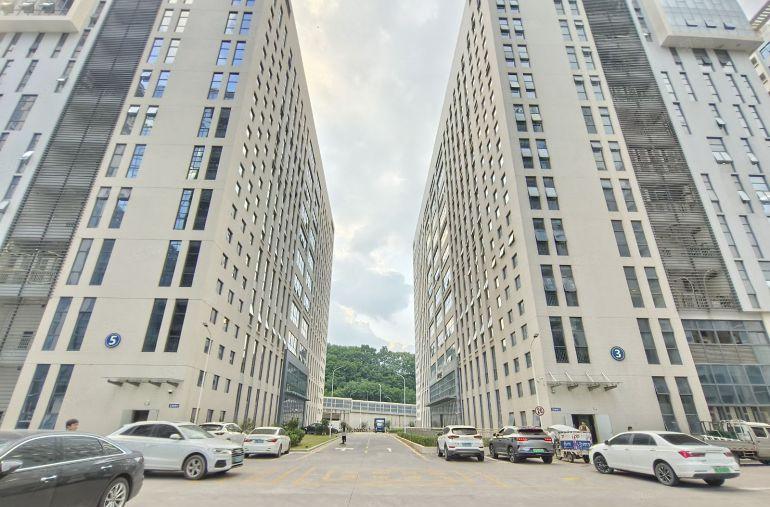 光明厂房出租2000平方300平起分豪华装修办公室水电齐全