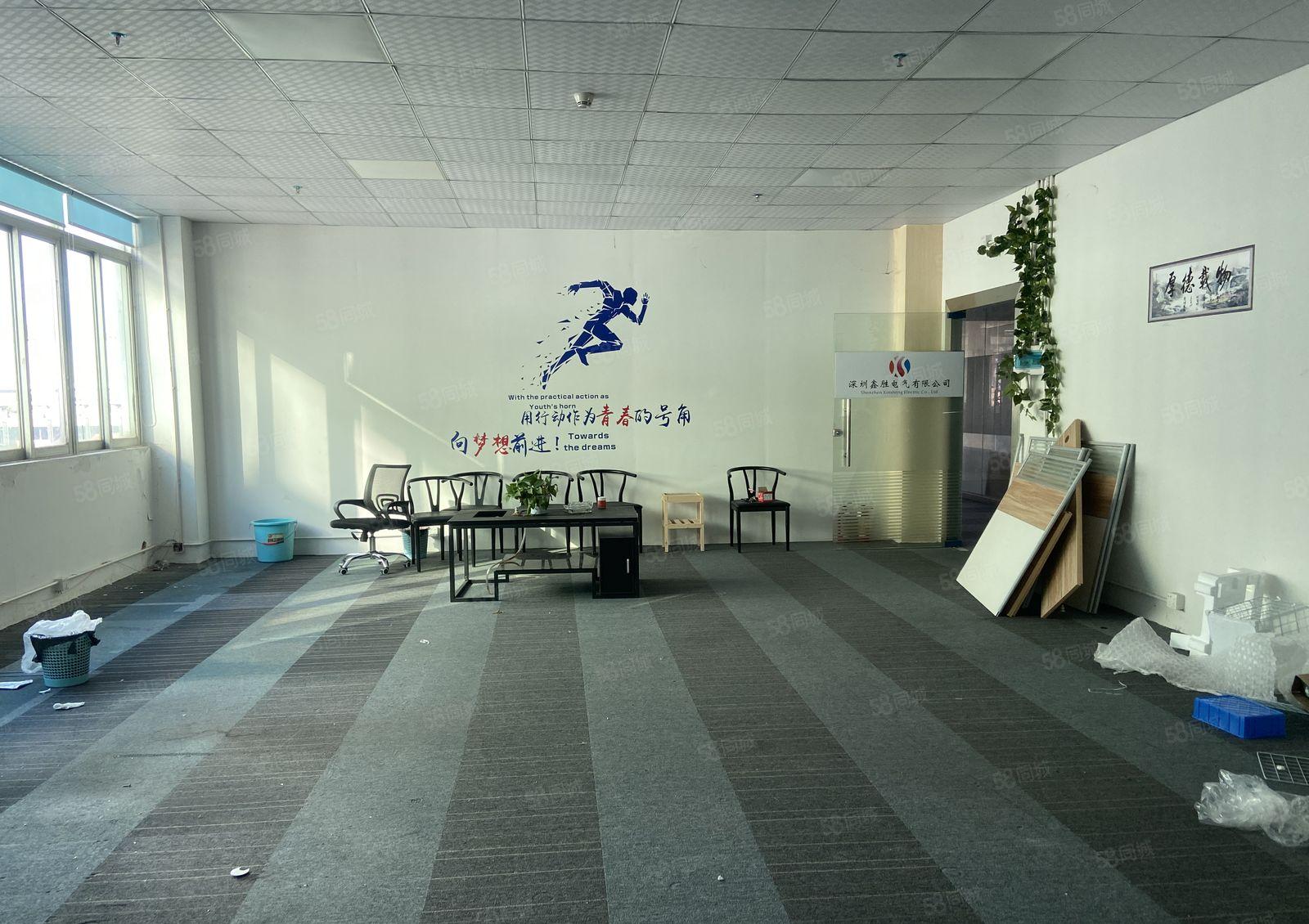 中创汇松白 126平地铁口写字楼  停车位充足 采光形象好