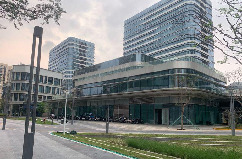 光明中心区高端生产研发办公厂房高楼层豪华装修700平米