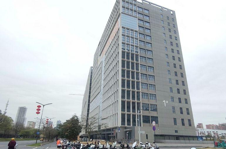 光明原房东红本厂房出租2000平公摊少高新企业可申请补贴