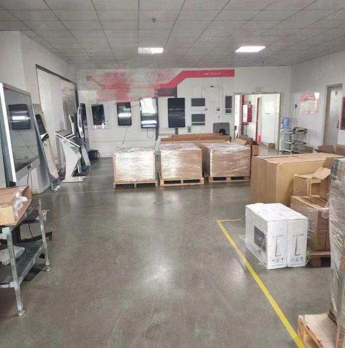 光明凤凰街道松柏路边，大型工业园区，楼上12元厂房招租