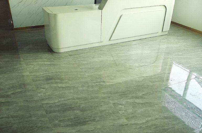 公明楼村地铁口低价800平精装修厂房招租，原房东独院，300