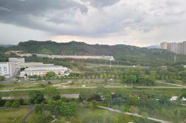 公明小面积办公室出租适合初型创公司，租金2k多，带办公家具