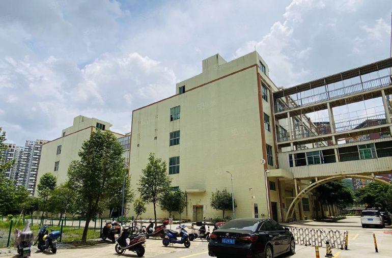 光明区新空出俩栋独门独院共13600平方。原房东大小可分组！