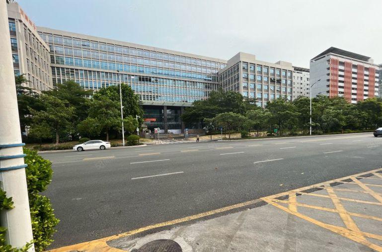 低价出租光明大道红本精装修厂房650平，地铁口200米