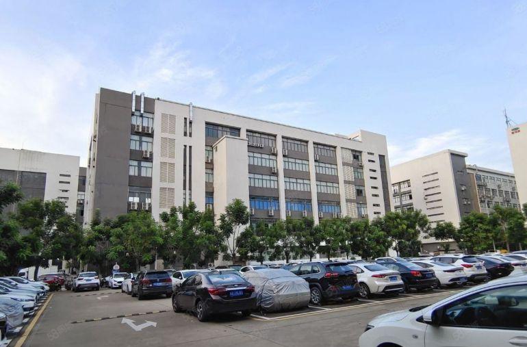 光明田寮工业区楼上2000平厂房出租 全新地坪漆大小可分租