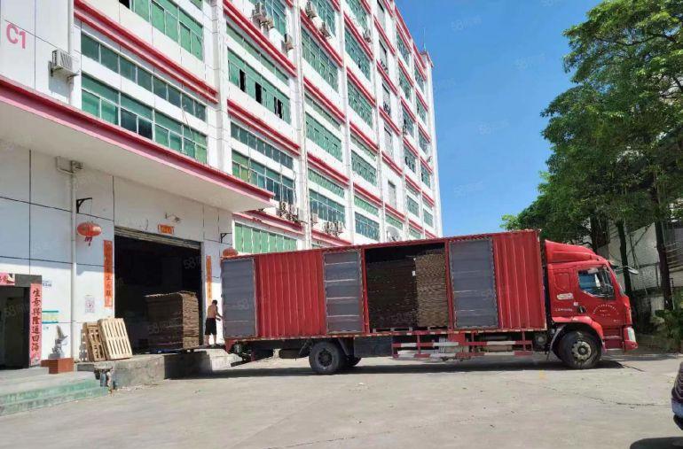 公明楼村地铁站旁一整层2800平可分1000平适合仓库，生产