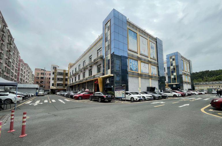 坪山坑梓地铁站旁电商园精装200平带2个隔间办公室出租