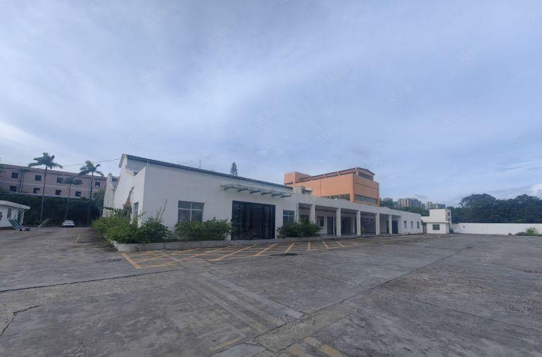 坪山六和城地铁站独院5000平方，院子大，500平方起租