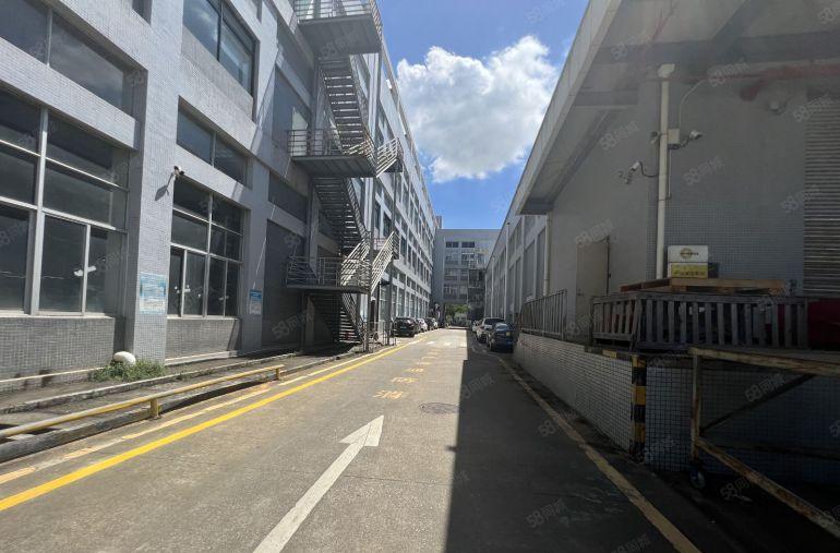 坪山原房东红本一楼厂房3000平方仓库出租高6米空地大好招工