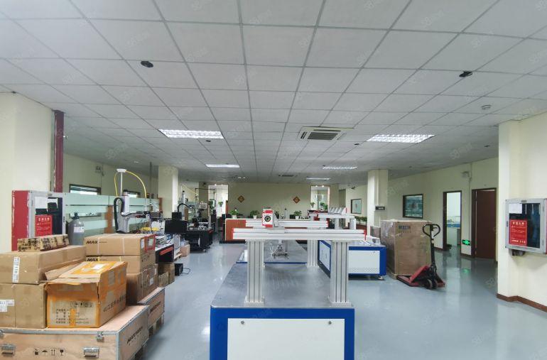 坪山坑梓地铁口工业园原房东红本2楼500平方精装修厂房可分租