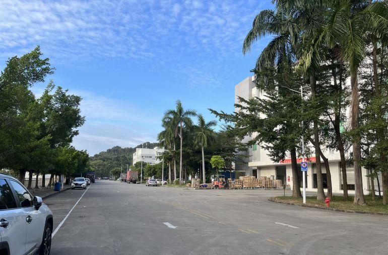 坪山龙田一二楼各1000平现成装修厂房低价出租