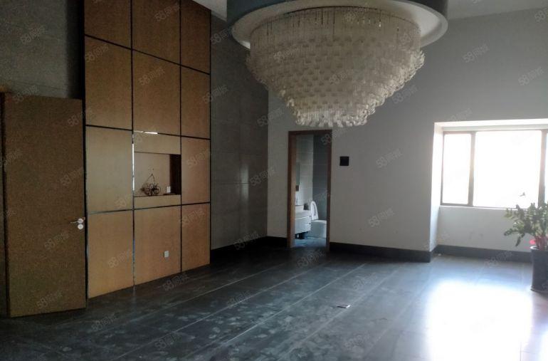 园区一楼4500平3卸货台国道边