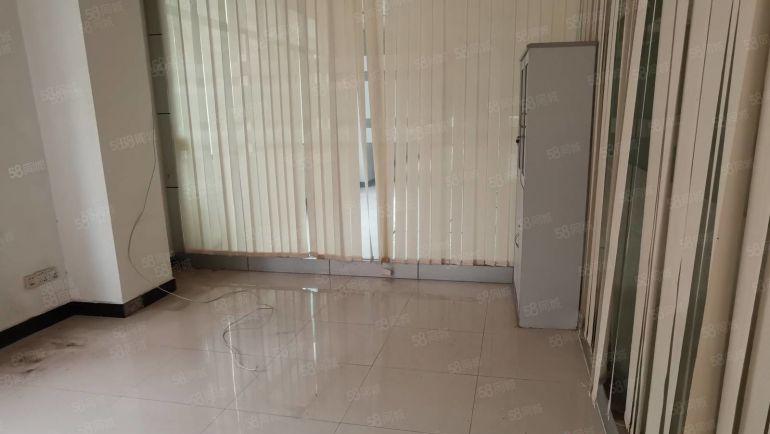 深圳坪山1600平方现成装修车间红本厂房出租周末配套成熟