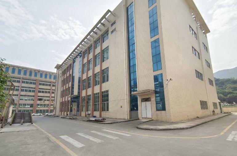 坪山区石井地铁口原房东大型工业园2000平精装修办公厂房出租