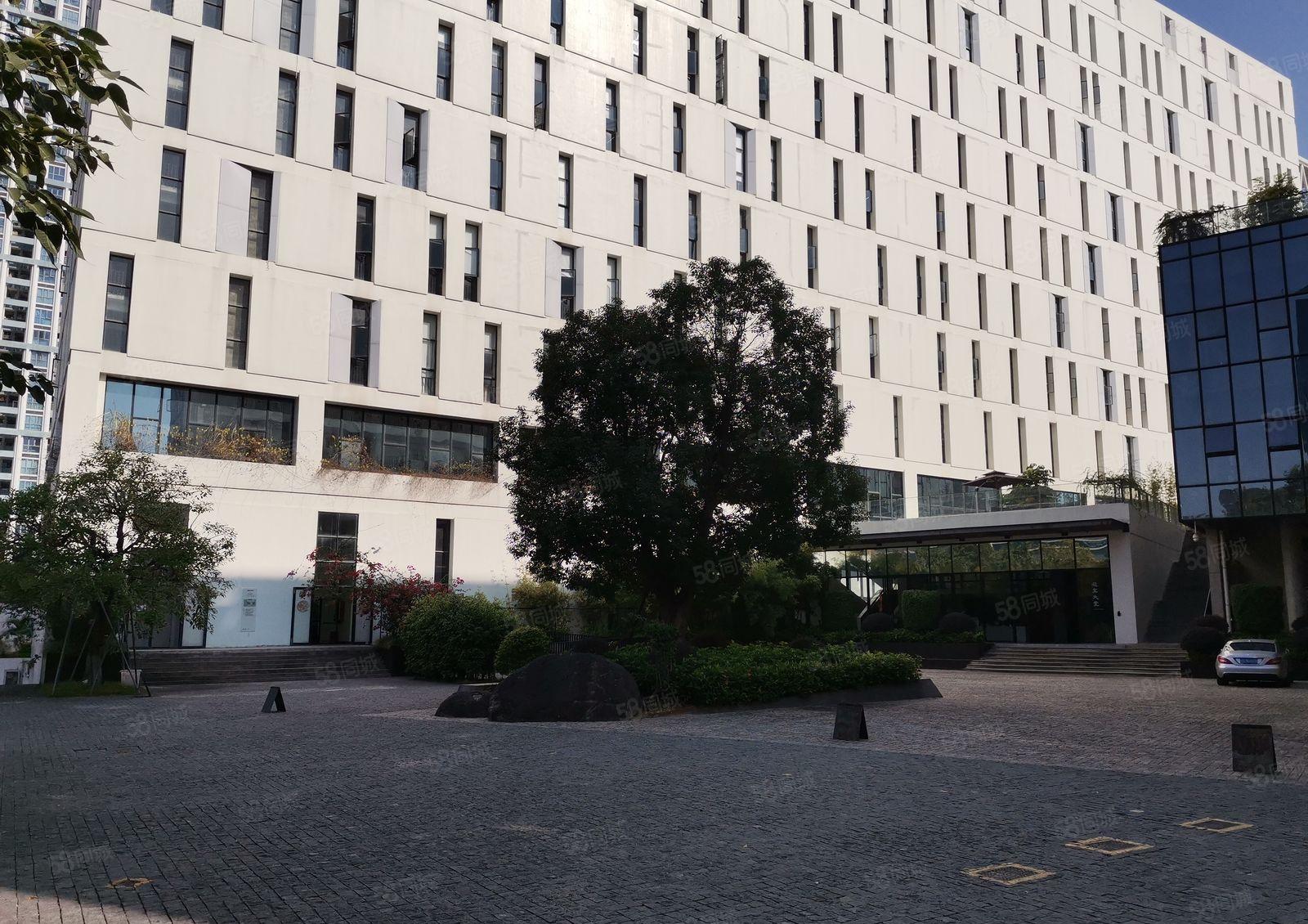 深圳市坪山区大工业区原房东红本整层2300平方米，厂房出租