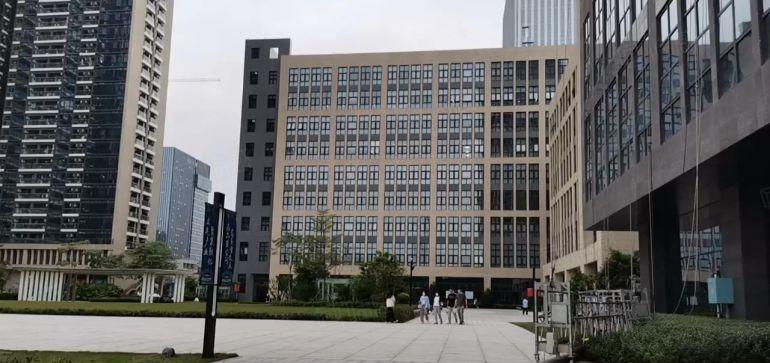 深圳市坪山区，原房东带装修520平方米厂房出租，有红本房产证