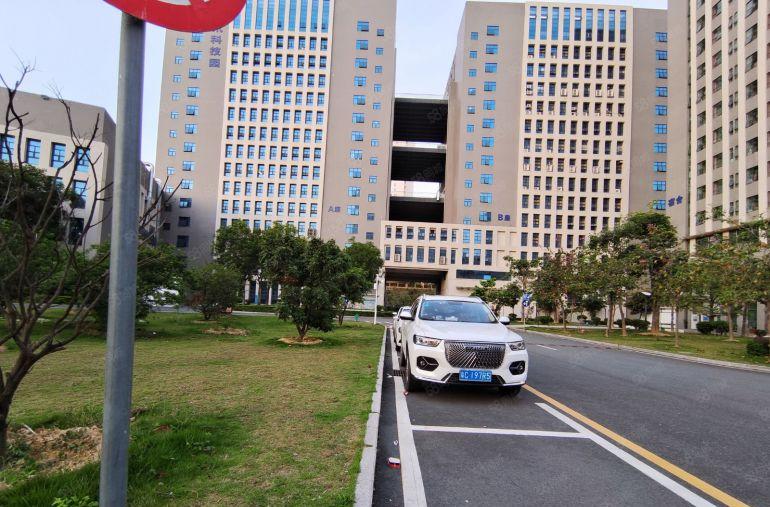 坪山竹坑科技园新空出楼上500平方带装修办公室仓库厂房出租