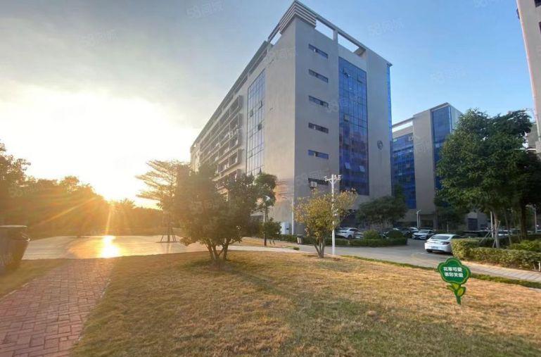 坪山靠高铁宝龙地铁口原房东红本厂房出租500平全新精装带办公