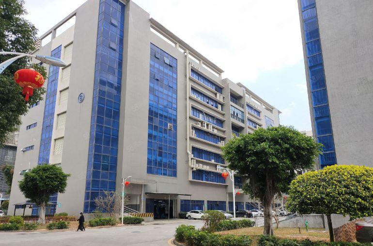 深圳坪山高新区，大型花园式科技园红本厂房2000平米