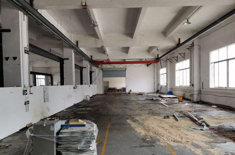 深圳市坪山区坑梓原房东1楼1360平米，带行车可分租厂房出租