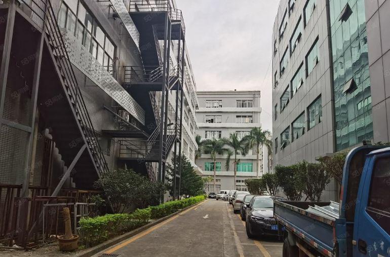 深圳龙华高速口园区1000平米标准厂房精装修出租配三吨货梯一