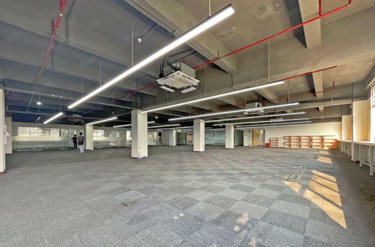 西丽大学城 新出整层精装厂房 2200平  带货梯和客梯